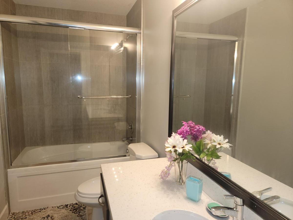 Oscar Inn & 2Bd Family Suite Or Private Room Абътсфорд Екстериор снимка