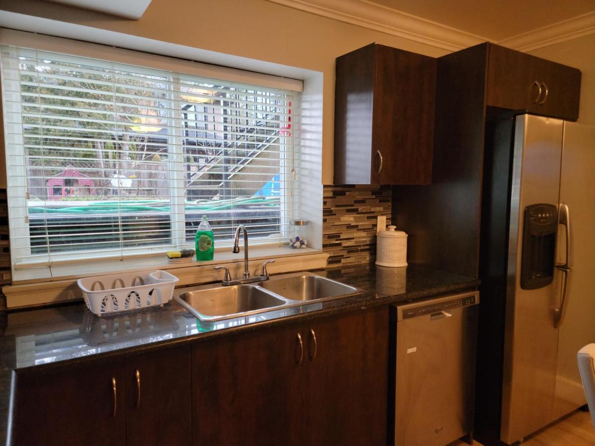 Oscar Inn & 2Bd Family Suite Or Private Room Абътсфорд Екстериор снимка