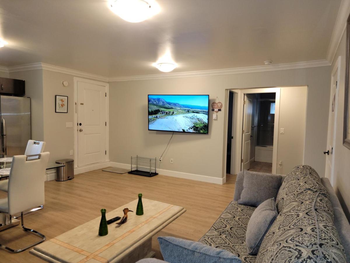 Oscar Inn & 2Bd Family Suite Or Private Room Абътсфорд Екстериор снимка
