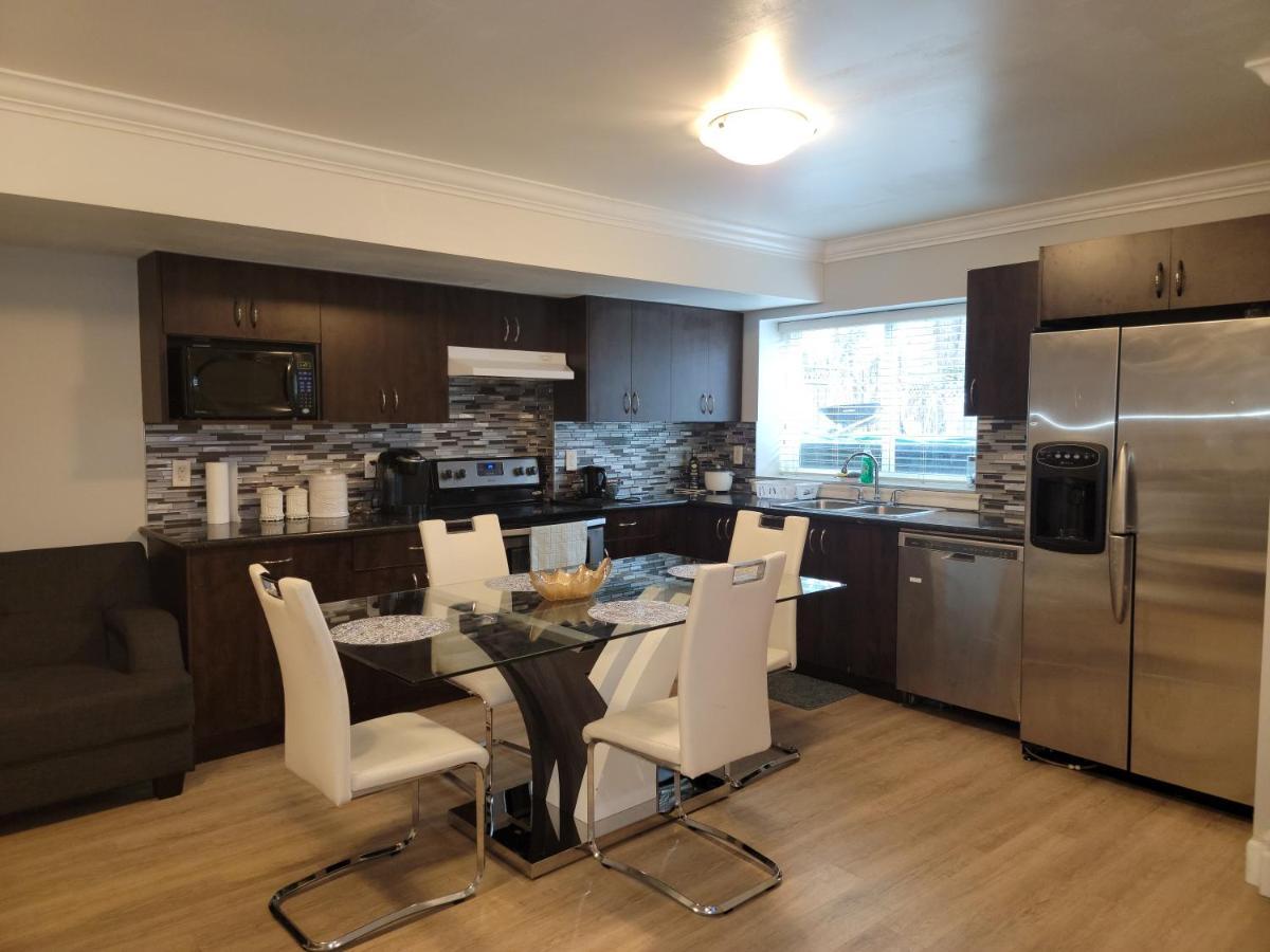 Oscar Inn & 2Bd Family Suite Or Private Room Абътсфорд Екстериор снимка