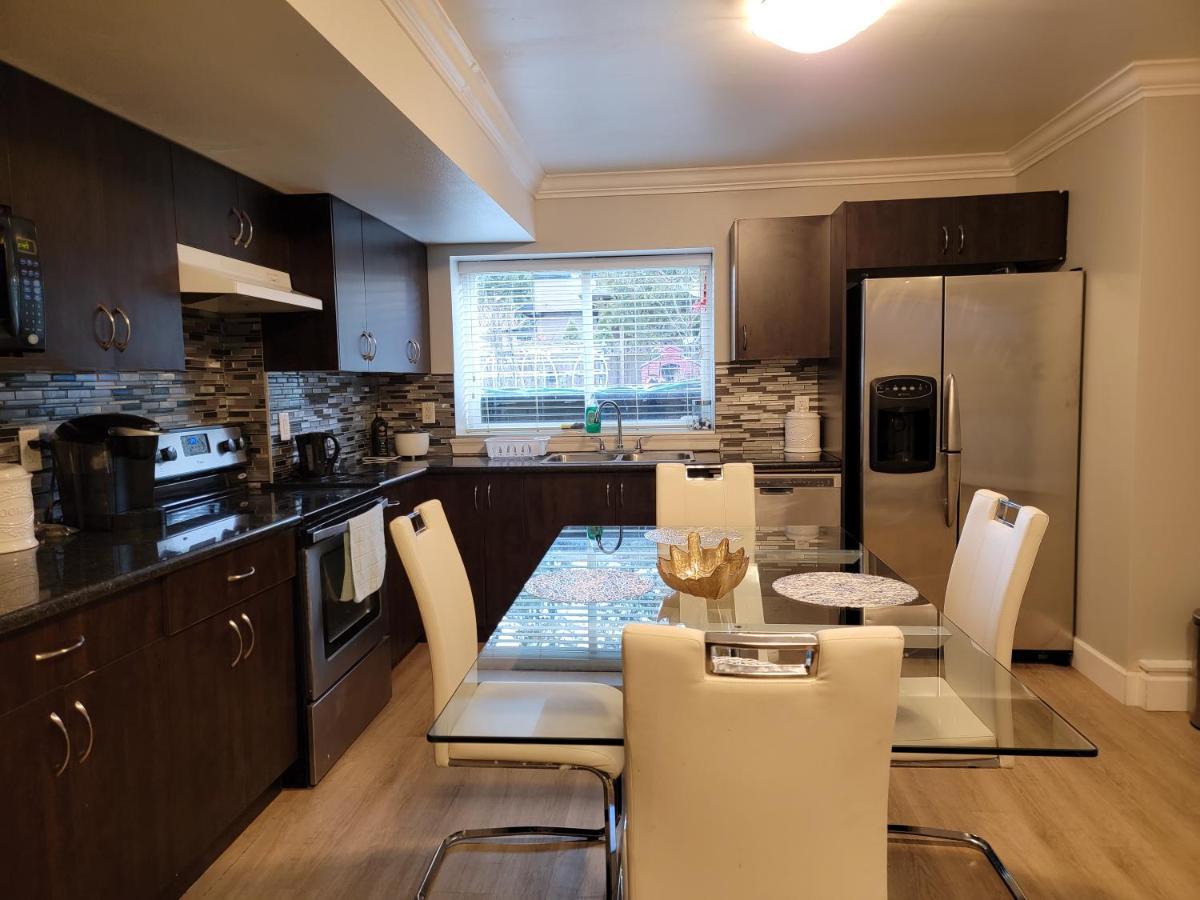 Oscar Inn & 2Bd Family Suite Or Private Room Абътсфорд Екстериор снимка