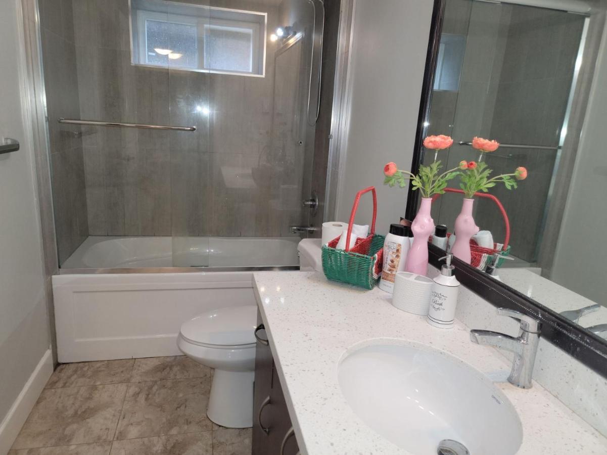 Oscar Inn & 2Bd Family Suite Or Private Room Абътсфорд Екстериор снимка