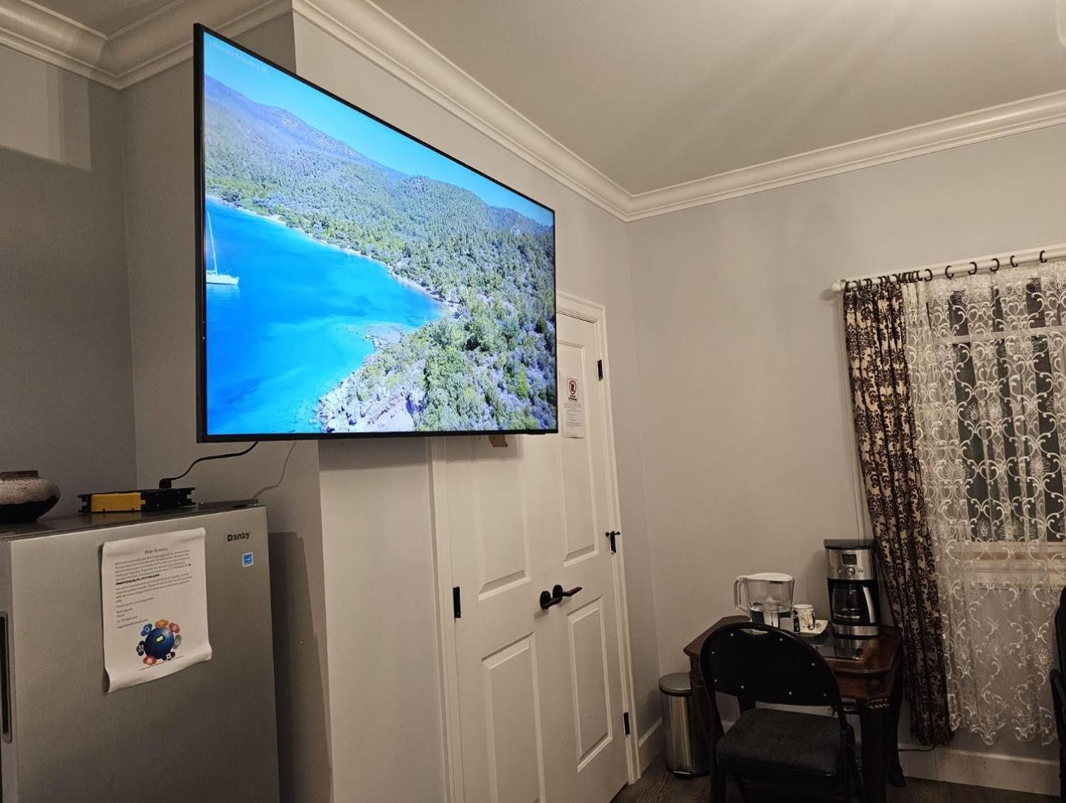 Oscar Inn & 2Bd Family Suite Or Private Room Абътсфорд Екстериор снимка